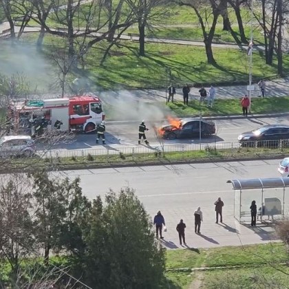 Кола горя по рано днес в Пловдив За това сигнализира очевидец