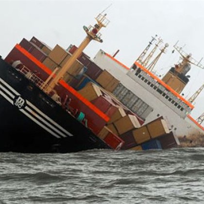 Товарен кораб потъна днес в Мраморно море Предприета е операция