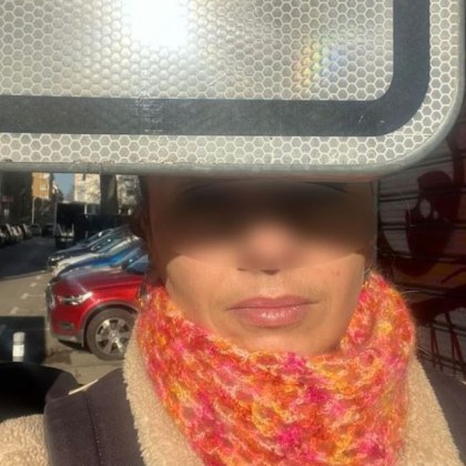 Пътен знак успя да изненада столичанка Буквално Той бил на нивото