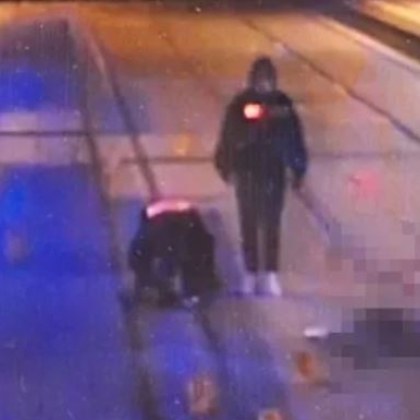 Полицаи застреляха мъж в Париж  Съобщава се че мъжът размахвал сатър