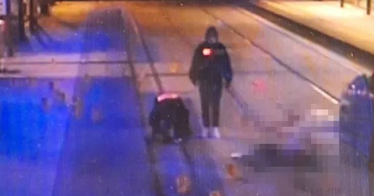 Полицаи застреляха мъж, размахващ сатър на трамвайна спирка