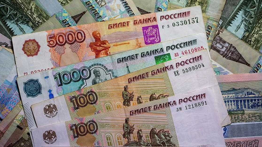 Руската рубла се понижи след смъртта на Навални