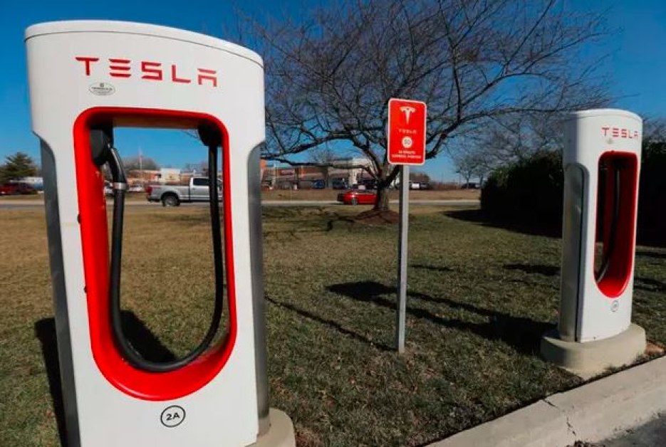 Шофьор на Tesla посочи колко време е зареждал батерията за пътуване от 1600 км