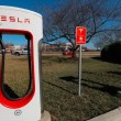 Шофьор на Tesla посочи колко време е зареждал батерията за пътуване от 1600 км