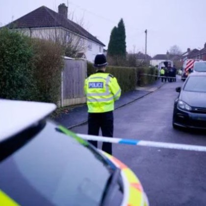 Намериха три мъртви деца в къща в Бристол Полицията ги