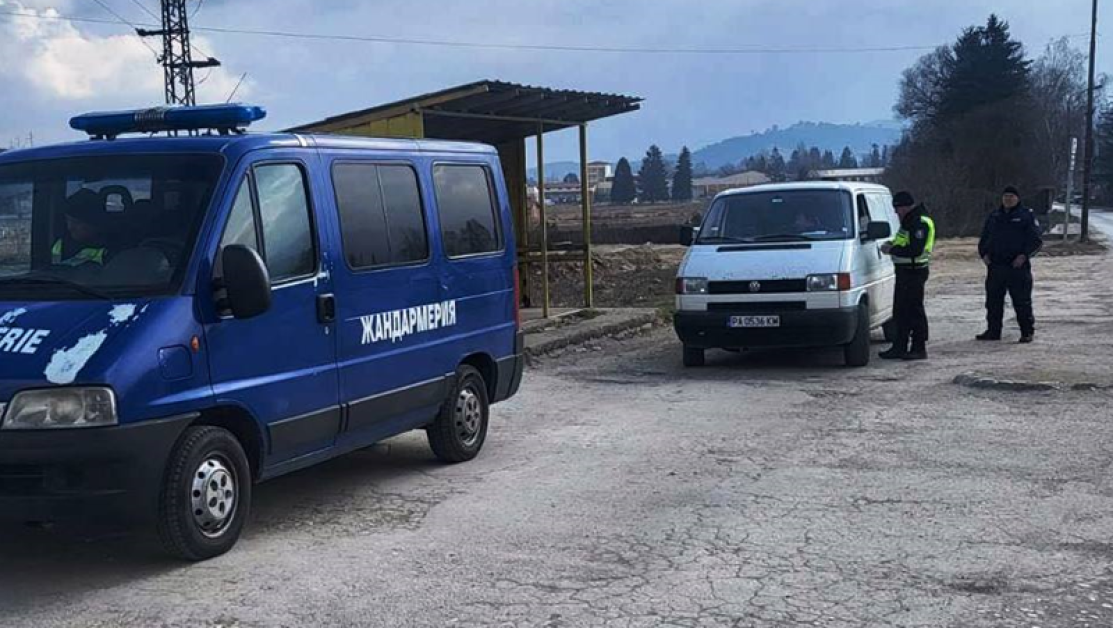 12 задържани при спецакция в област Пазарджик СНИМКИ