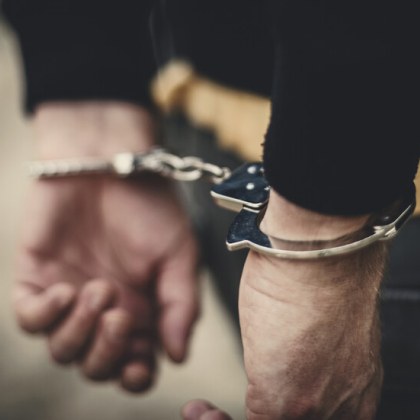 Мъж на 28 години е арестуван в Русе при полицейска спецоперация срещу