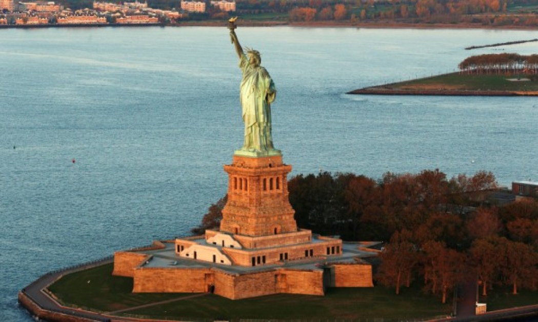 Статуята на свободата е една от най-известните забележителности в света,