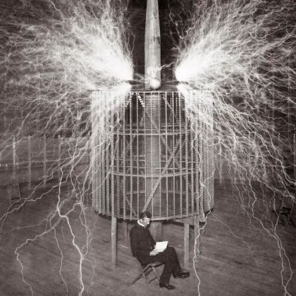 Никола Тесла е сръбско американски изобретател физик и електромашинен инженер известен