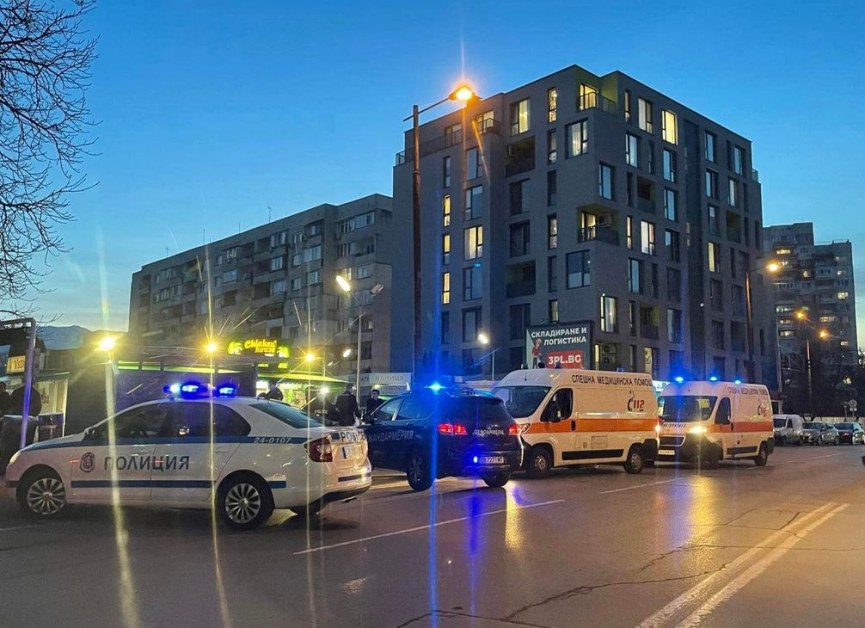 Екшън със стрелба и бухалки в София! Пристигнаха линейки СНИМКИ