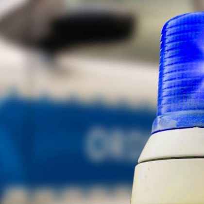 Глобиха мъж, шофирал кола със сигнална лампа