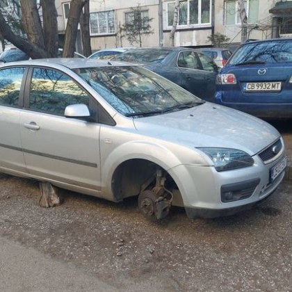 Пореден случай на нагло посегателство срещу паркирана кола в София Машина