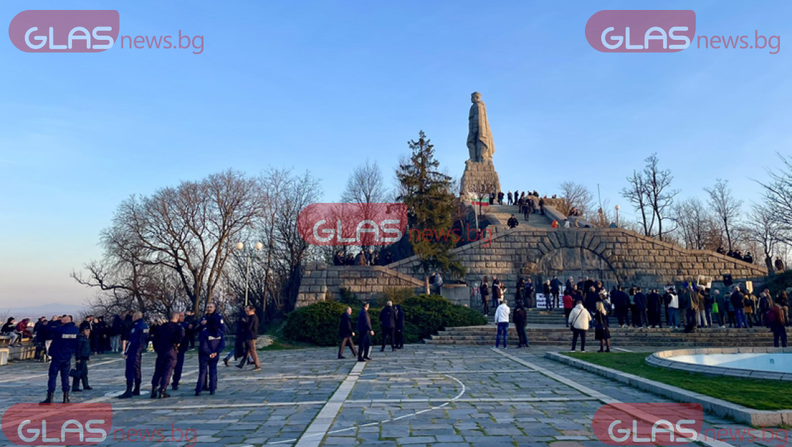 Протест и контрапротест за съдбата на 