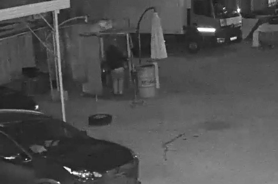 Потрошиха вендинг машини в Пловдив, издирват виновника ВИДЕО