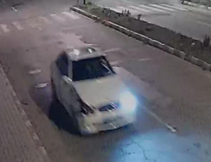 Шофьор блъсна паркиран бус в Асеновград и избяга СНИМКИ