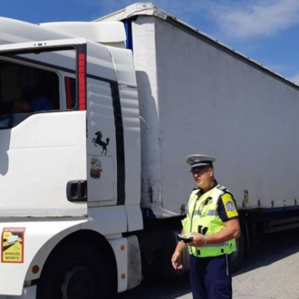 Полицията в Бургас започна извънредни проверки на извънгабаритни тежки превозни