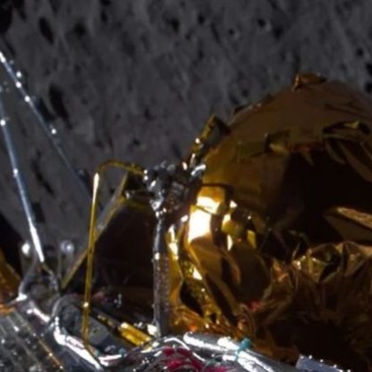 Инженерите които контролираха полета на частния лунен модул Odyssey очакват