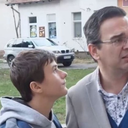 14 годишният Сашко от Перник и баща му Александър Цветанов се