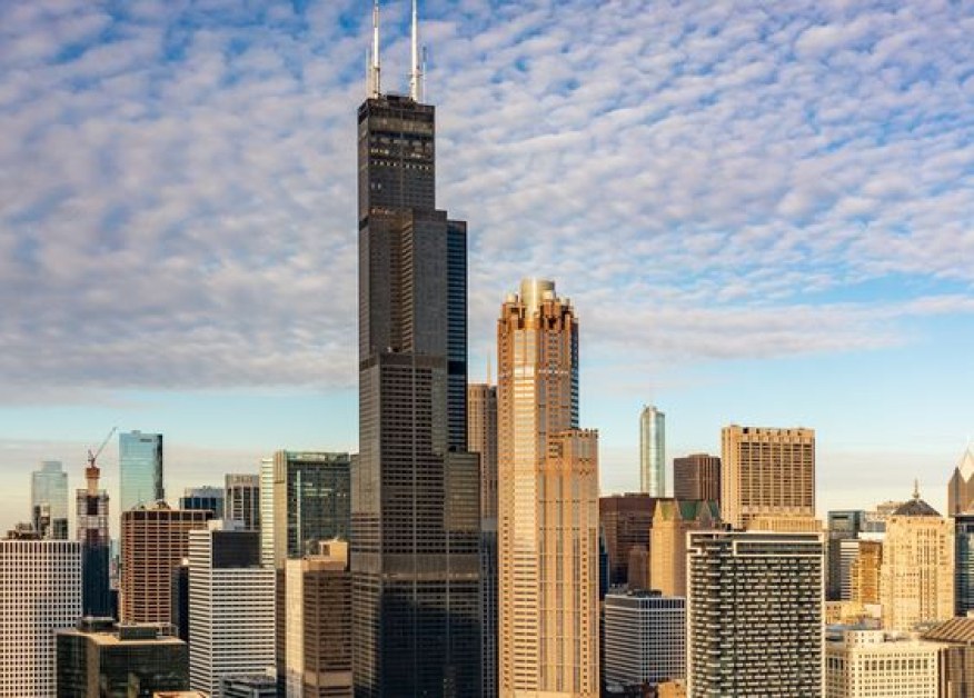 Осветяват най-високата сграда в Чикаго с цветовете на българския флаг