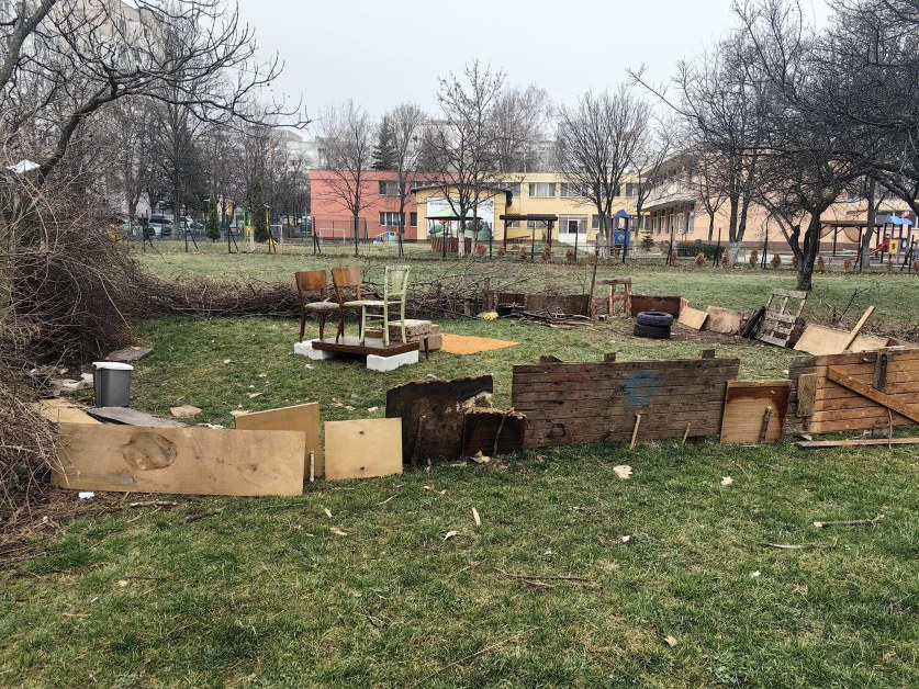 Тревна площ до детска градина в София беше тотално трансформирана.
