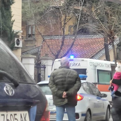 Катастрофа на кръстовище в Пловдив, линейка е на място