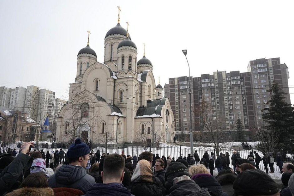 Най-малко 45 ареста по време на събирания в деня на погребението на Навални