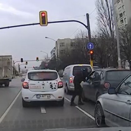 Водач проявил агресия срещу шофьорка в София съжали за постъпката
