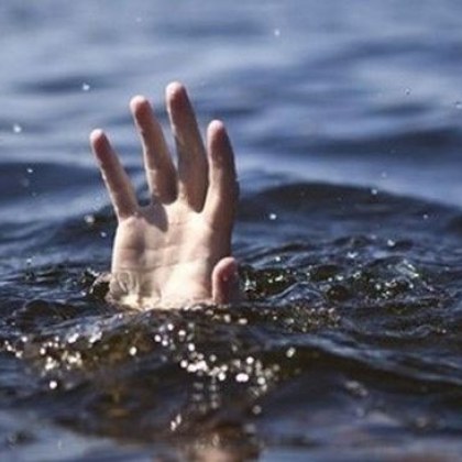 Седемгодишно момиче се удави след като лодка с мигранти се