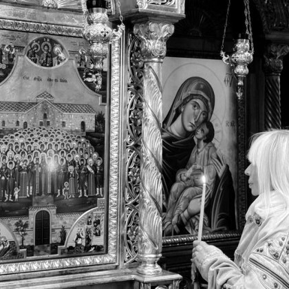 Лили Иванова почете националния празник Трети март като се помоли