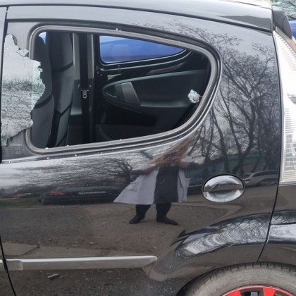 Пореден случай на грозно посегателство срещу паркирана кола в София