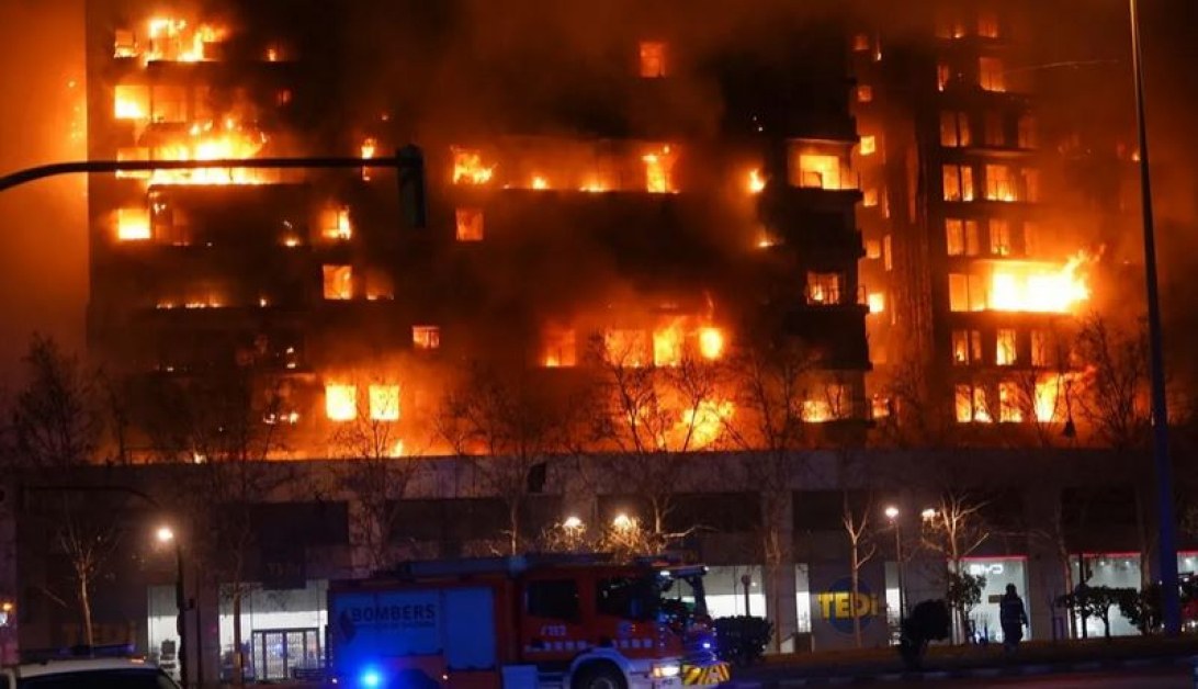 Дете и още двама души загинаха при пожар в Испания