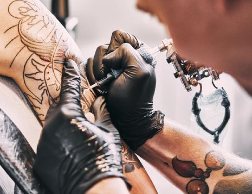 Повечето мастила за татуировки съдържат химикали, които увреждат органите