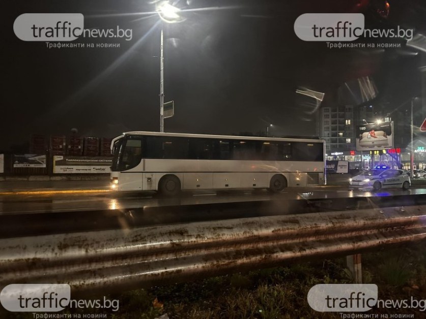 Автобус блъсна пешеходец на оживено кръстовище в Пловдив СНИМКИ