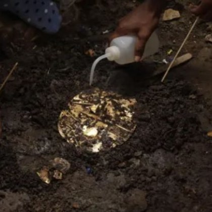 Изследователи откриха гробница на древен владетел пълна със златни съкровища