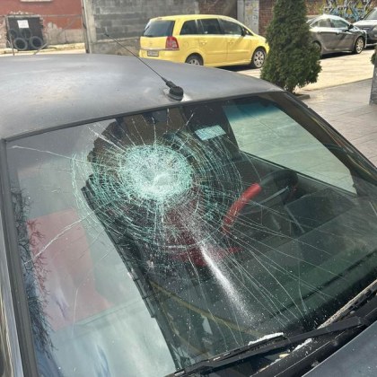 Разбиха колата на млада пловдивчанка СНИМКА