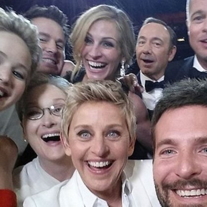 Американските медии отбелязаха известната групова снимка направена на наградите Оскар