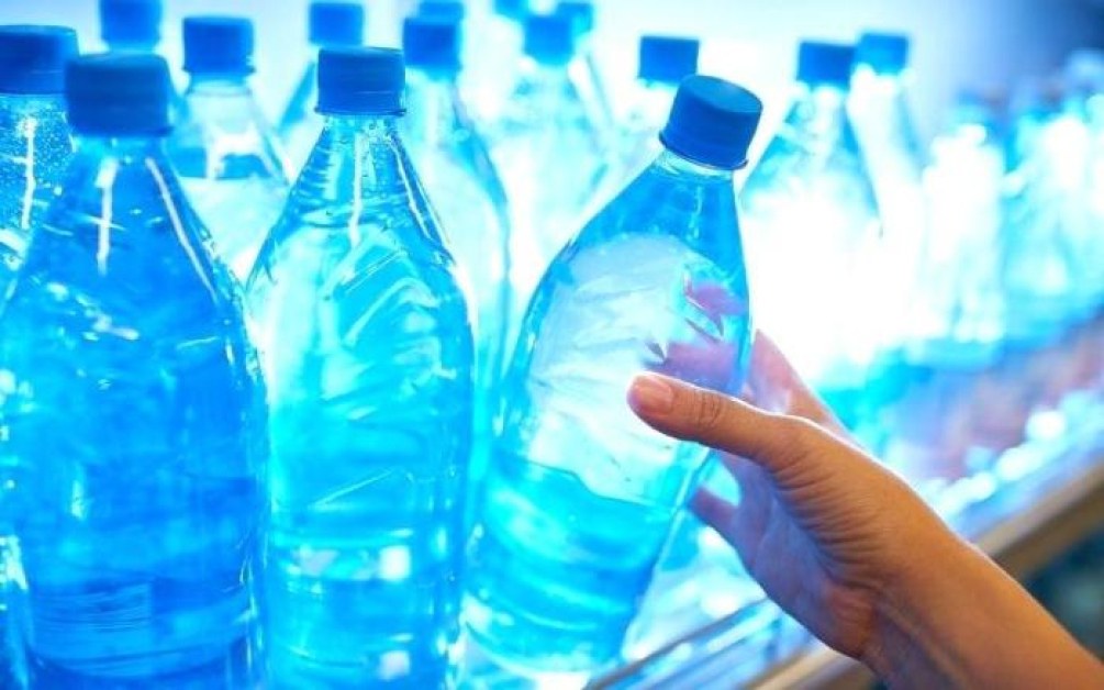 Учени смятат, че дори чешмяната вода е по-безопасна от бутилираната