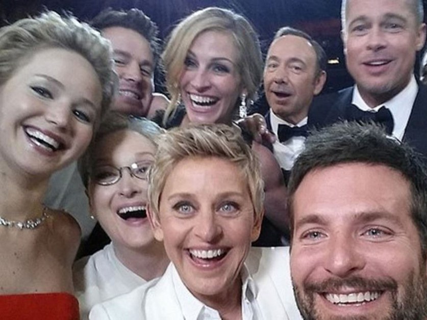 Американските медии отбелязаха известната групова снимка, направена на наградите Оскар
