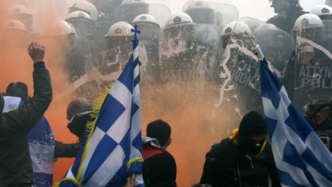 Хаос в Атина: Протестират 17 хиляди, има ранени и задържани!