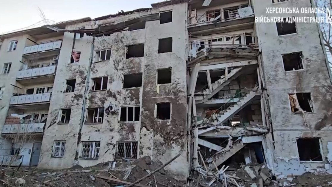 Украйна съобщи, че руска бомба е паднала близо до жилищен