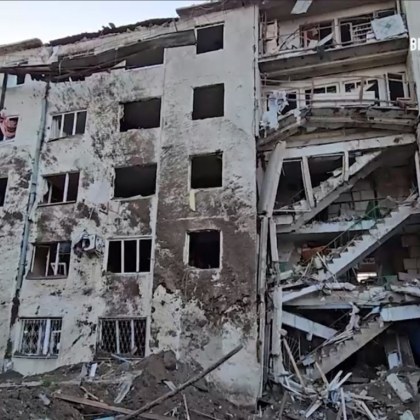 Украйна съобщи че руска бомба е паднала близо до жилищен