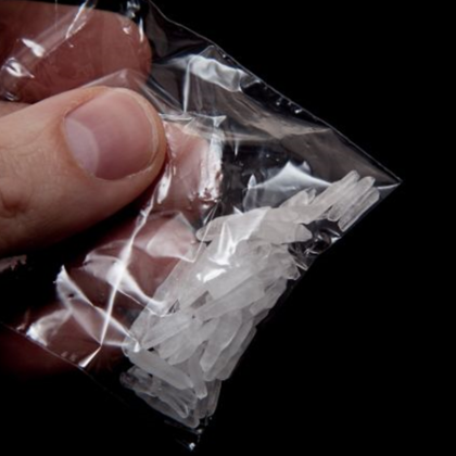 Жена глътна пликче с 30 грама метамфетамин в опит да го скрие
