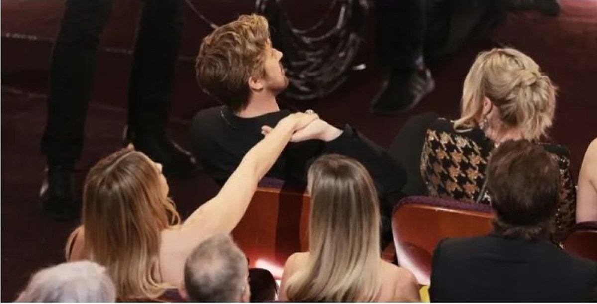 Най-трогателната СНИМКА на Оскарите: Райън Гослинг и Марго Роби се държат за ръце