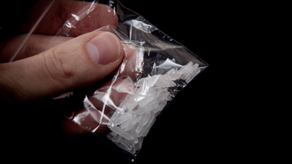 Жена глътна пликче с 30 грама метамфетамин в опит да го скрие