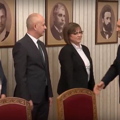 Президентът Румен Радев продължава консултациите с парламентарно представените партии преди