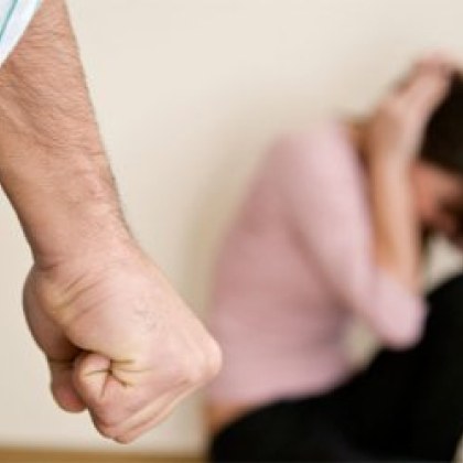 45 годишен мъж от Смядово е задържан за домашно насилие съобщиха