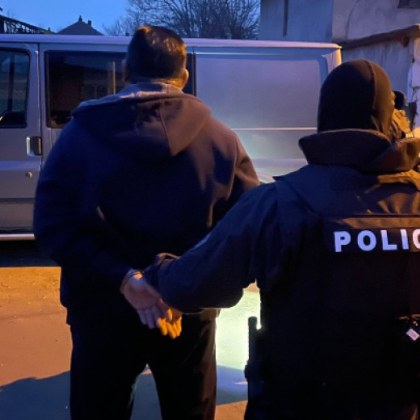 Задържаха издирвани от италианските власти българи