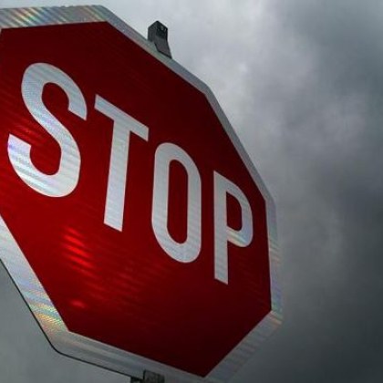 Младеж не спря на знак Стоп в Пловдивско и последва