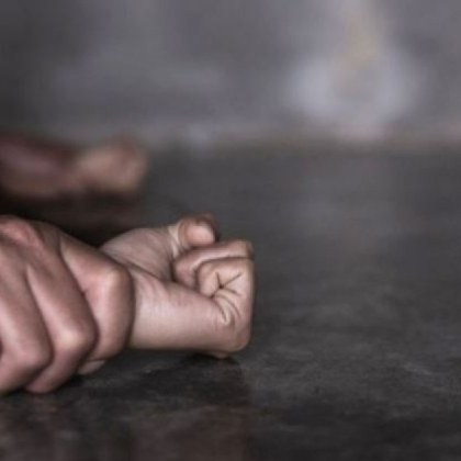 Изнасилиха 15-годишна българка, пастрокът ѝ бил съгласен?
