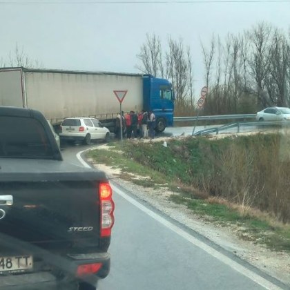 Камион и две коли са се ударили край Пловдив Инцидентът